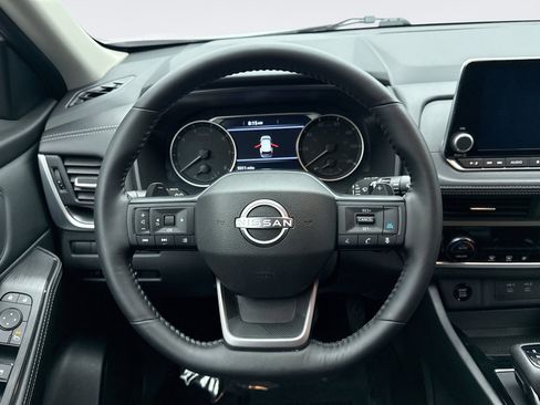 Used 2025 Nissan Rogue SV AWD/4WD image 12