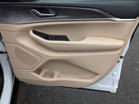 Certified 2023 Jeep Grand Cherokee Limited image 26