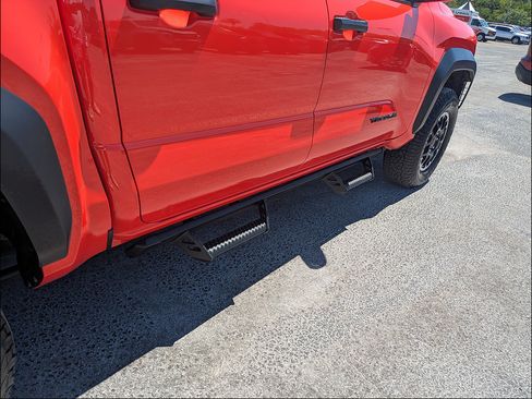 Used 2024 Toyota Tacoma TRD Off-Road AWD/4WD image 13