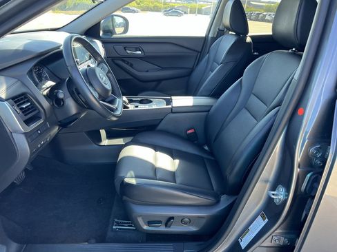 Used 2024 Nissan Rogue SV w/ SV Premium Package FWD image 6