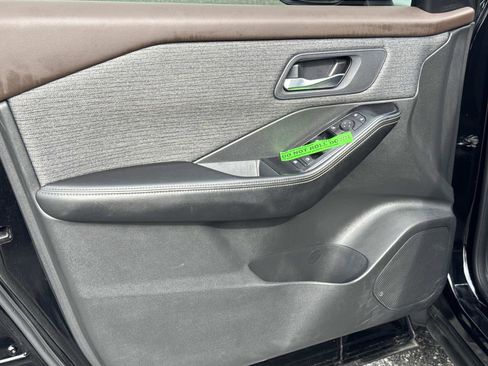 Used 2023 Nissan Rogue SV image 17