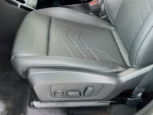 Used 2025 BMW X1 xDrive28i w/ Convenience Package AWD/4WD image 19