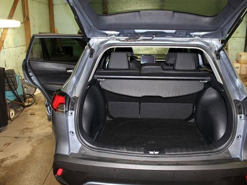 Used 2025 Toyota Corolla Cross XLE image 9