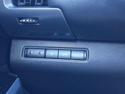 Used 2023 Nissan Pathfinder SL w/ Lighting Package (N92) FWD image 18