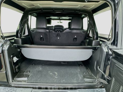 Used 2019 Jeep Wrangler Unlimited Sahara w/ Quick Order Package 24M Moab image 18