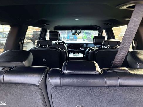 Used 2022 Jeep Wagoneer Series III w/ Flexible Seating Group image 7