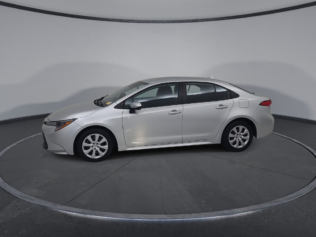 Used 2025 Toyota Corolla LE FWD image 8