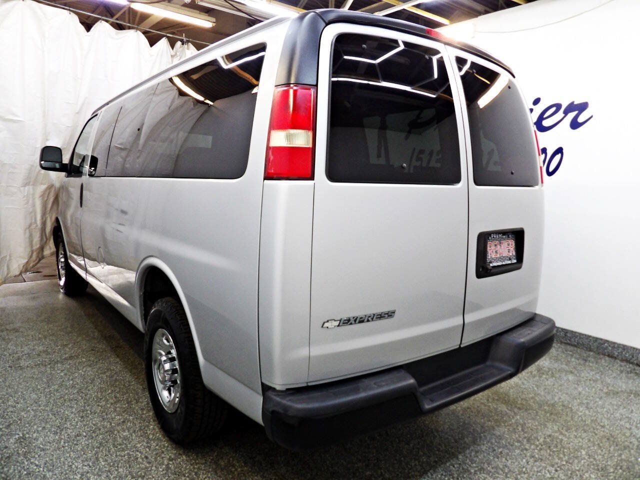 Used 2017 Chevrolet Express 2500 LS RWD image 7