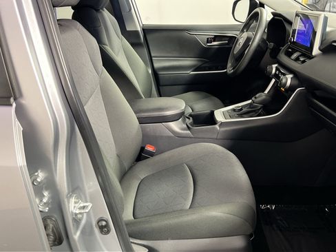Used 2025 Toyota RAV4 XLE AWD/4WD image 28
