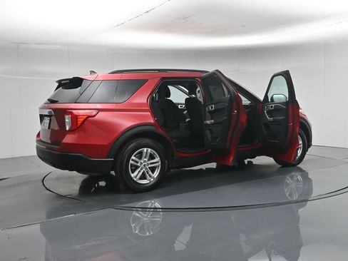 Certified 2023 Ford Explorer XLT RWD image 5