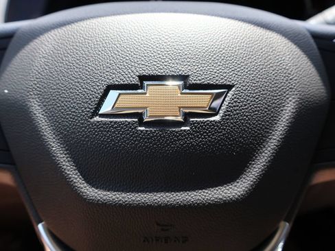 Used 2025 Chevrolet Trax LT w/ LT Convenience Package FWD image 26