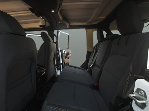 Used 2024 Jeep Wrangler Unlimited Sahara AWD/4WD image 21