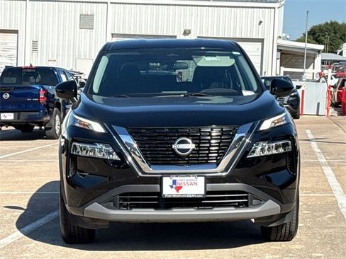 Used 2023 Nissan Rogue SV image 3