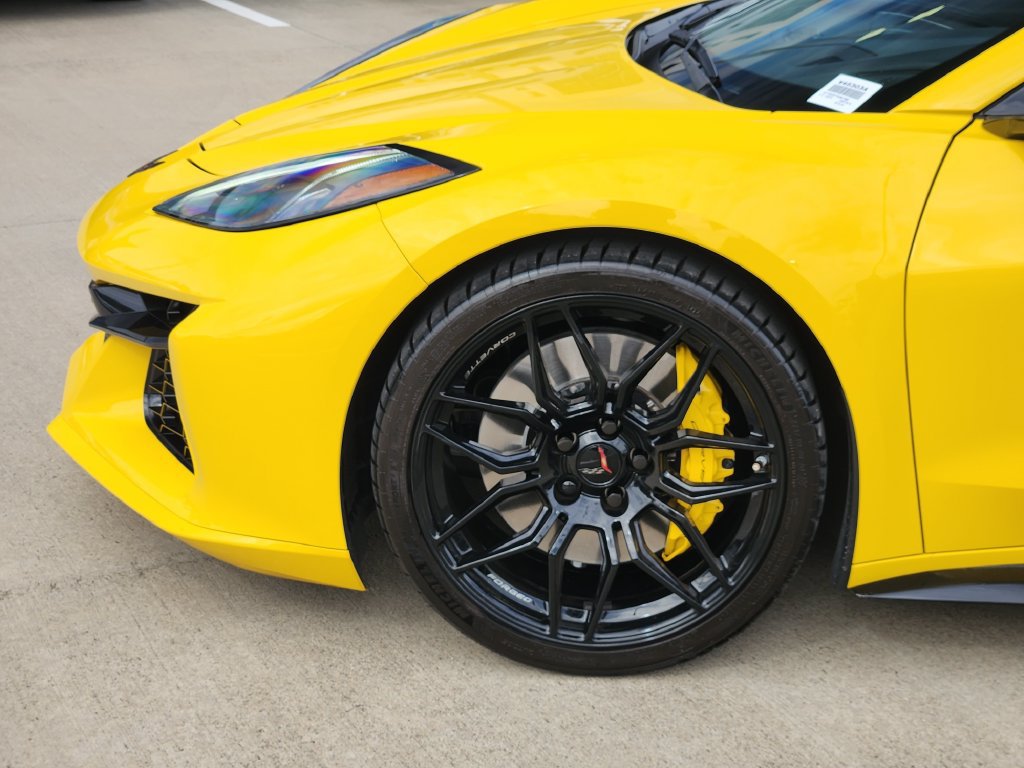 Used 2025 Chevrolet Corvette Z06 w/ Stealth Interior Trim Package RWD image 8