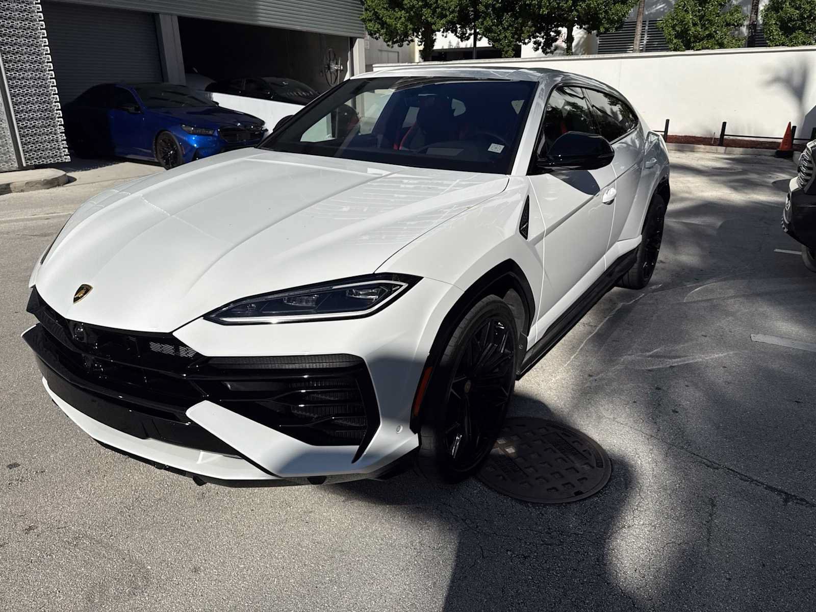 Used 2025 Lamborghini Urus SE AWD/4WD image 1