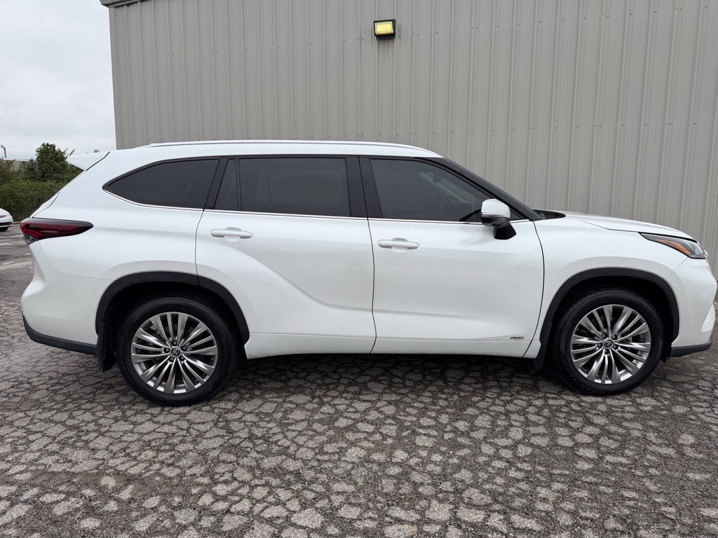 Used 2024 Toyota Highlander Platinum AWD/4WD image 4