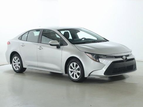Used 2024 Toyota Corolla LE image 9