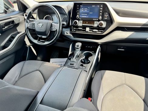 Used 2020 Toyota Highlander LE AWD/4WD image 12