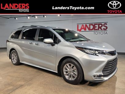 Used 2022 Toyota Sienna XLE