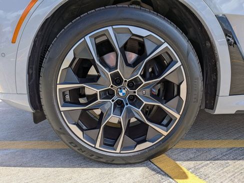 Used 2025 BMW X7 M60i image 18