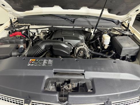 Used 2013 Cadillac Escalade ESV Luxury RWD image 30