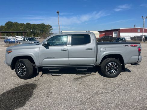 Used 2020 Toyota Tacoma TRD Sport image 4