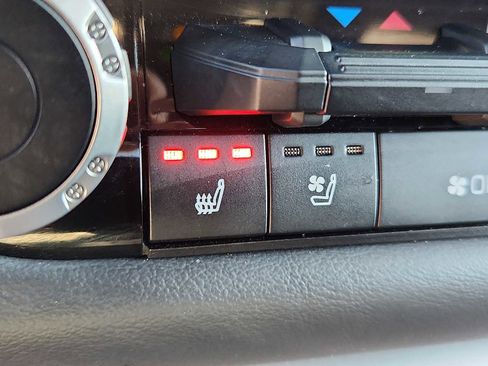 Used 2025 Toyota Tundra Platinum image 25