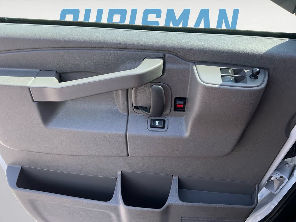 Used 2025 GMC Savana 2500 w/ Driver Convenience Package RWD image 19