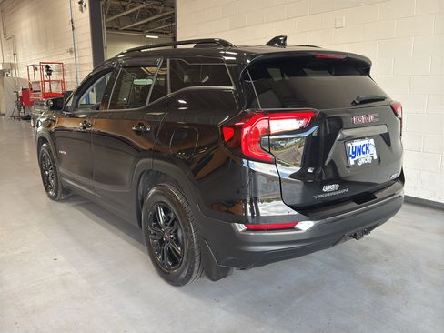 Used 2022 GMC Terrain AT4 AWD/4WD image 3