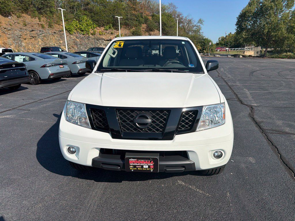 Certified 2021 Nissan Frontier SV w/ Midnight Edition Floor Mats AWD/4WD image 2