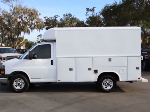 Used 2023 GMC Savana 3500 w/ Power Convenience Package image 5