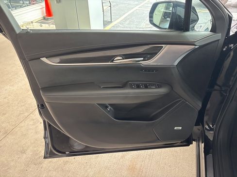 Used 2025 Cadillac XT6 Sport image 6