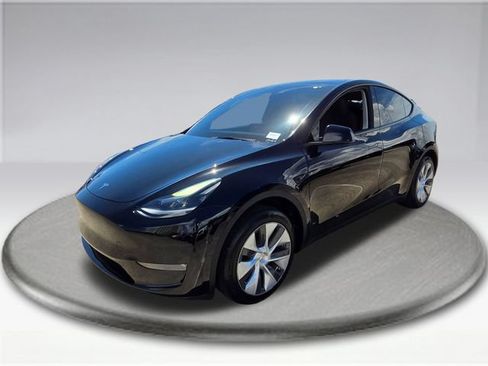 Used 2023 Tesla Model Y 2WD image 17