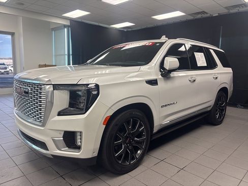 Used 2023 GMC Yukon Denali w/ Advanced Technology Package image 9