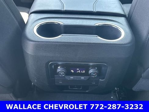 Certified 2025 Chevrolet Suburban Z71 image 17