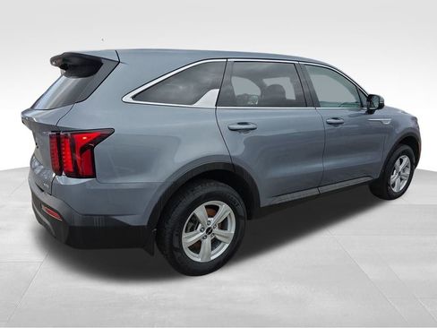 Used 2023 Kia Sorento LX image 6