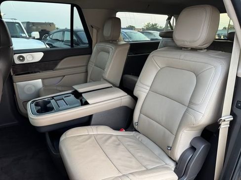 Used 2022 Lincoln Navigator L Reserve AWD/4WD image 17