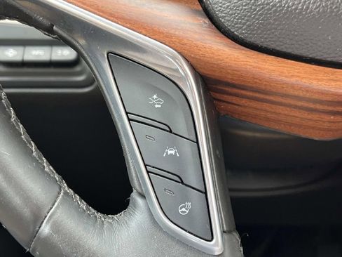 Used 2017 Cadillac XT5 Platinum image 32