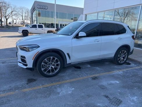 Used 2022 BMW X5 xDrive40i w/ Parking Assistance Package image 1