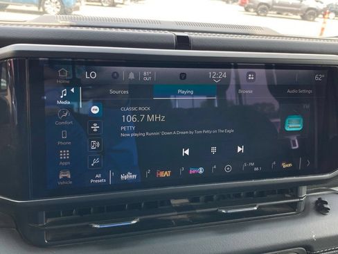 Used 2024 Jeep Wrangler Unlimited Rubicon 4xe AWD/4WD image 19