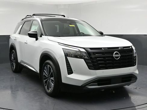 New 2026 Nissan Pathfinder Platinum w/ Lighting Package AWD/4WD image 1