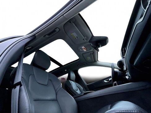 Used 2024 Volvo XC60 B5 Plus w/ Protection Package Premier image 27