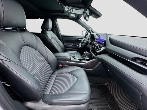 Used 2024 Toyota Highlander XSE image 22