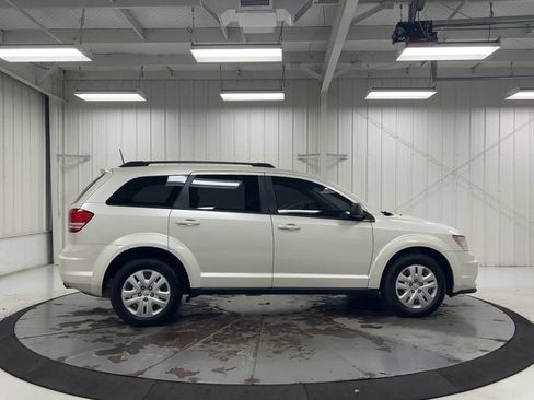 Used 2018 Dodge Journey SE w/ Connectivity Group FWD image 9