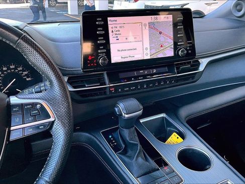 Used 2023 Toyota Sienna XSE image 9