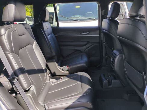 New 2025 Jeep Grand Cherokee L Limited w/ Black Appearance Package image 21