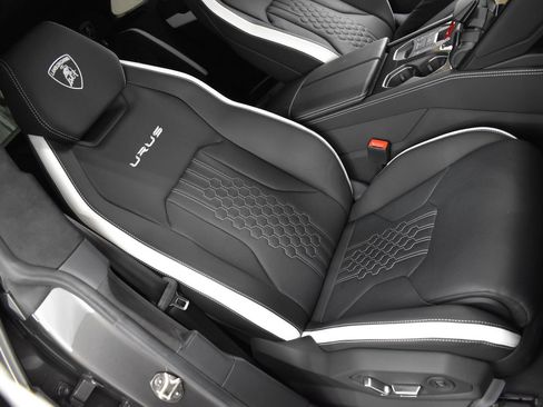Used 2024 Lamborghini Urus S AWD/4WD image 30
