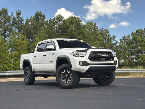 Used 2020 Toyota Tacoma TRD Off-Road AWD/4WD image 2