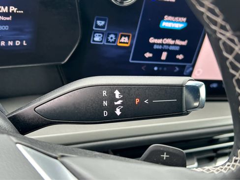 Used 2025 Chevrolet Traverse LT image 23