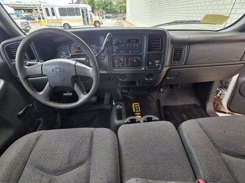 Used 2004 Chevrolet Silverado 3500 4x4 Regular Cab w/ Snow Plow Prep Package image 17